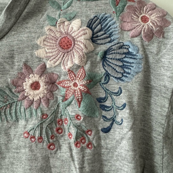 Women’s gray shirt with embroidery detail. Size S. Boutique top. Barely worn! - Picture 3 of 6